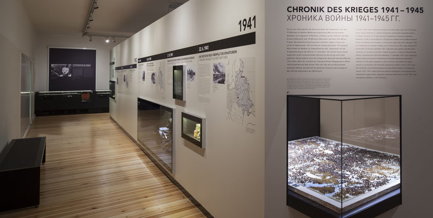 Blick in die Dauerausstellung: Chronik des Krieges 1941-1945