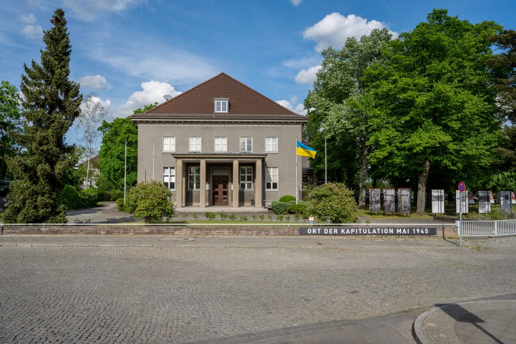 Straßenseitige außenansicht des Museums Berlin Karlshorst, Ort der Kapitulation 1945